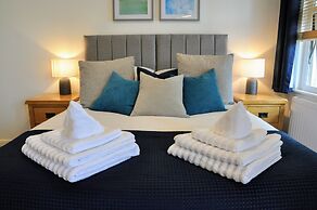 Crescent House Apartments