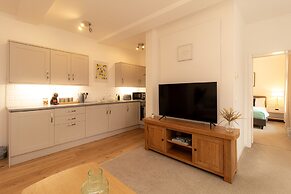 Crescent House Apartments