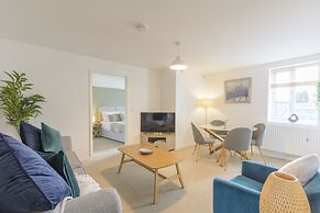 Crescent House Apartments