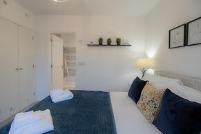 Crescent House Apartments