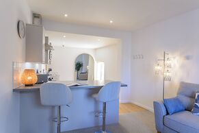 Crescent House Apartments