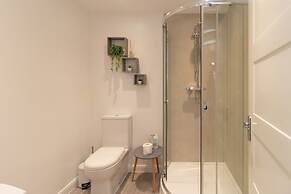 Crescent House Apartments