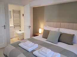 Crescent House Apartments