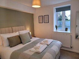 Crescent House Apartments