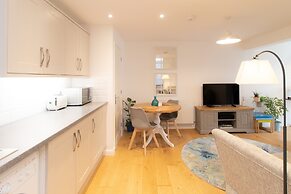 Crescent House Apartments