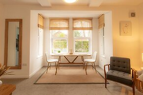 Crescent House Apartments