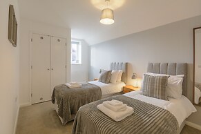 Crescent House Apartments