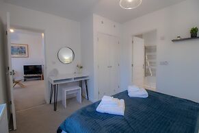 Crescent House Apartments