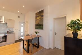 Crescent House Apartments