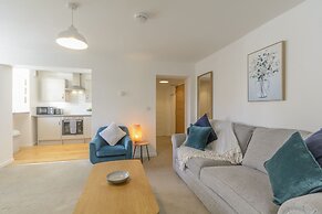 Crescent House Apartments