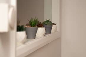 Crescent House Apartments