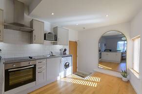 Crescent House Apartments