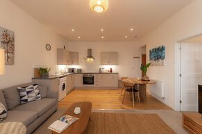 Crescent House Apartments