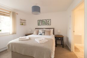 Crescent House Apartments