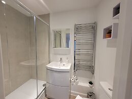 Crescent House Apartments