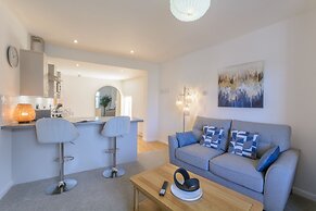 Crescent House Apartments