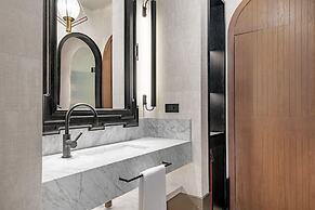 Hotel Montera Madrid, Curio Collection By Hilton