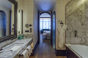 Hotel Montera Madrid, Curio Collection By Hilton