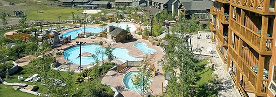 Fully RENOVATED Studio | Ski In/Out: Closest Condo to Lift | Pool & Ho