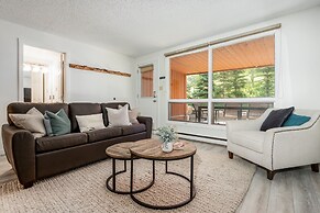 Fully RENOVATED Studio | Ski In/Out: Closest Condo to Lift | Pool & Ho