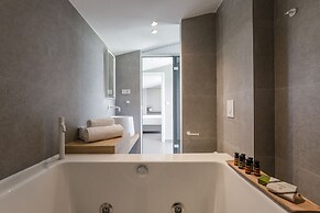 Noemie Luxury Suites