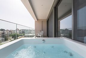 Noemie Luxury Suites