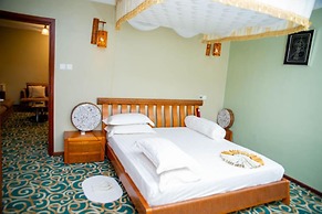 Lush Garden Business Hotel