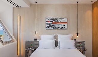 Brown Brut Seafront Hotel