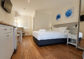 Bay House Motel