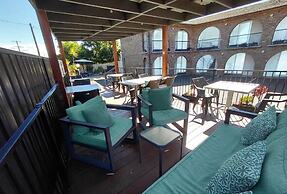Bay House Motel