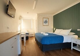 Bay House Motel