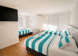 Bay House Motel