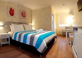 Bay House Motel
