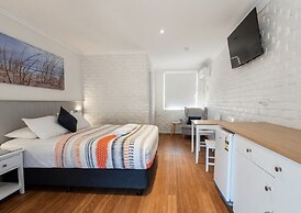 Bay House Motel