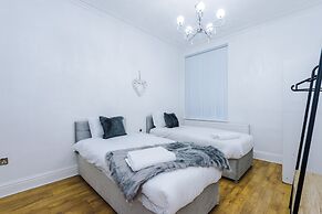 The Seedley 4 Bedroom House - Salford