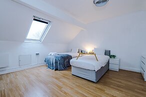 The Seedley 4 Bedroom House - Salford