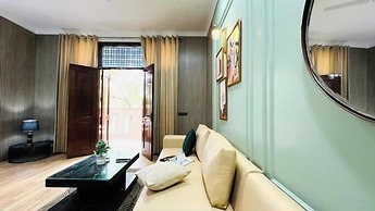 BluO Awesome 1BHK DLF Galleria Market ,Gym TT