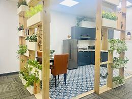 BluO Modern 1BHK - DLF Galleria Market