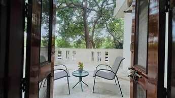 BluO Awesome 1BHK DLF Galleria Market ,Gym TT