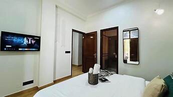 BluO Awesome 1BHK DLF Galleria Market ,Gym TT