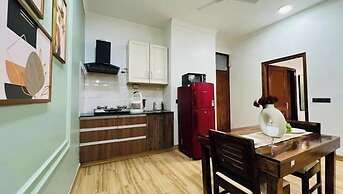 BluO Awesome 1BHK DLF Galleria Market ,Gym TT