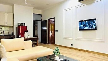 BluO Awesome 1BHK DLF Galleria Market ,Gym TT