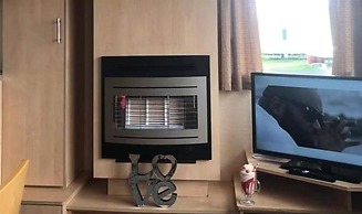 Adorable 2 Bedroom Caravan in Clacton-on-sea