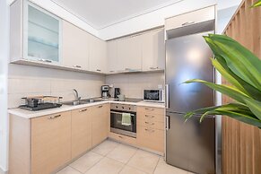 Luxury Loft with a Balcony by CloudKeys