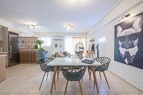 Luxury Loft with a Balcony by CloudKeys