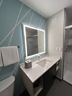 Avid Hotels Guadalajara Av Vallarta PTE by IHG