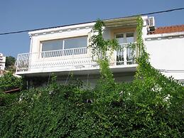 Waterfront Apartment Family Friendly, Ground Level