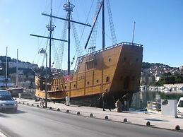 Waterfront Apartment Family Friendly, Ground Level