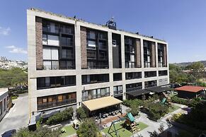 El Doce by Homi Rent