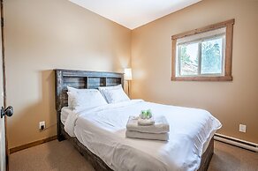 Trapper's Lodge 4 Bd W/great View, Private Hot Tub